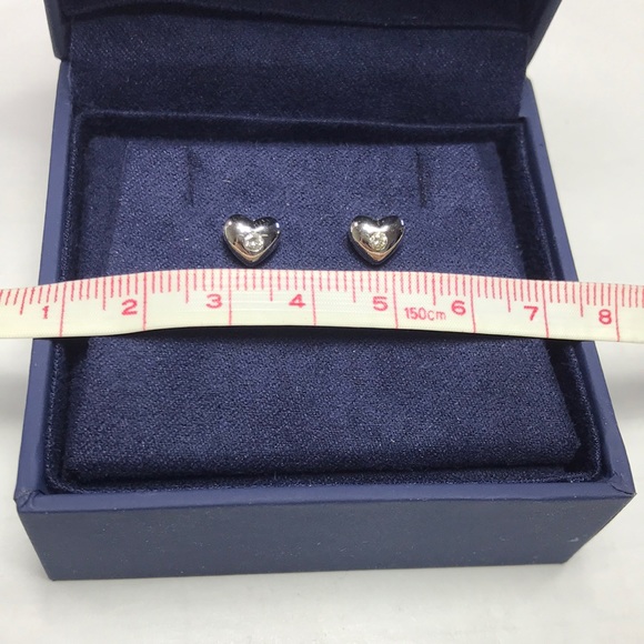 18KT WHITE GOLD & DIAMOND Heart Stud Earrings - Picture 7 of 10